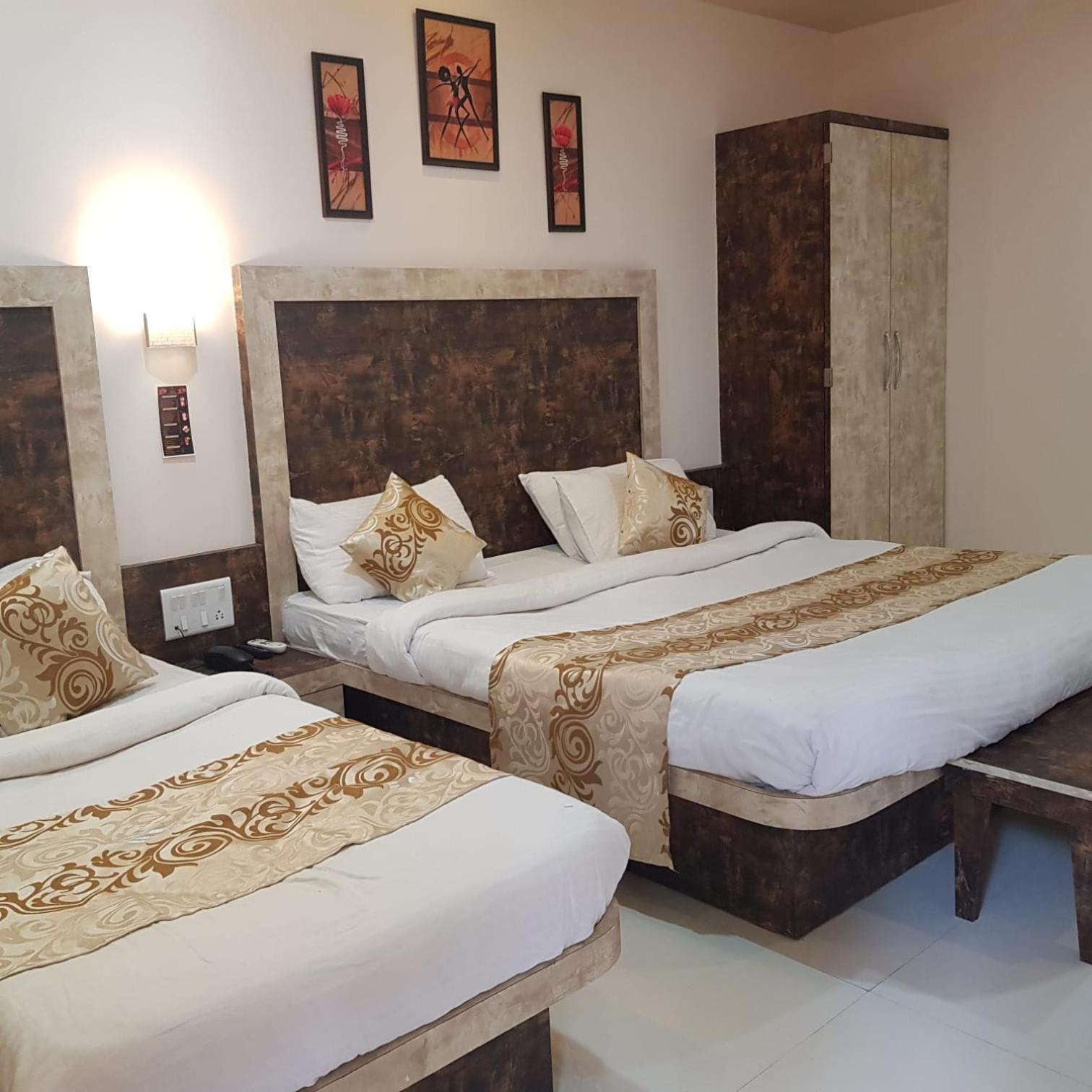 C P Cottage Resort Mahābaleshwar Esterno foto
